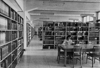 Photo : Library in Honkan, The Main Building of The University before 1960